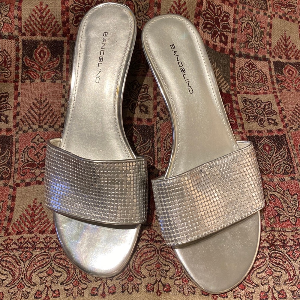 NWOB Bandolino Metallic silver Sandals size 7.5